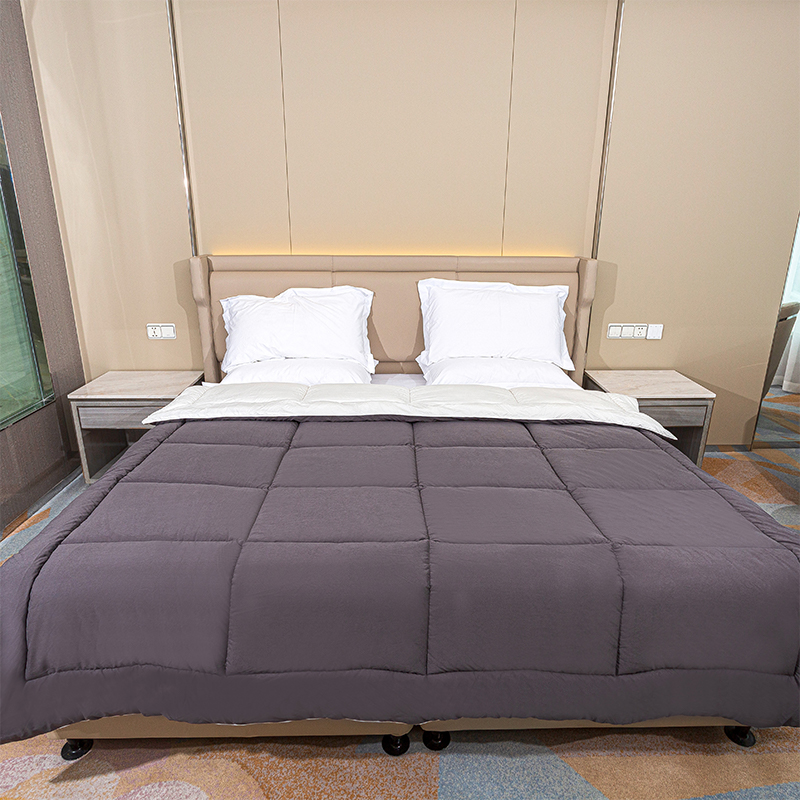 Grå hele sesongen dynsatsing - Boksdesign Sengetøy Dyforter Lightweight Quilt Hotel Dyforter med hjørnefaner